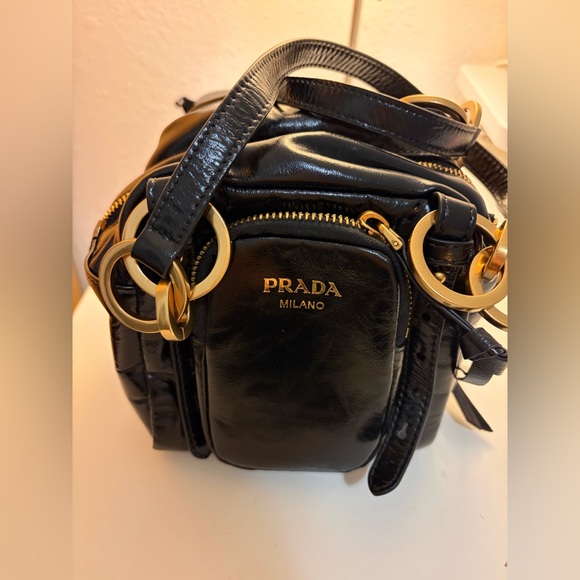 Prada - Picture 1 of 9